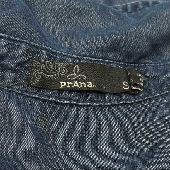 prAna Blue Chambray Long Sleeve Button Up Outdoors Women’s Size S - Picture 8 of 11